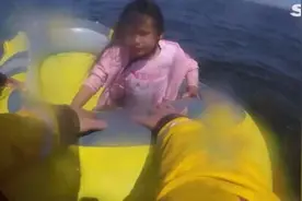 8岁小女孩坐皮划艇在海上独自漂流 被救时崩溃大哭图片