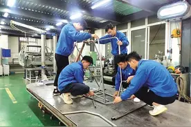 兰州石化职业技术学院学生自己动手打造 战绩非凡 甘肃巴哈赛车尽显工匠精神图片