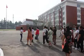 参加校园开放日活动，临沂十二中育新校区学生家长心里更敞亮图片