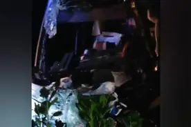 上三高速浙江新昌段两车追尾，致3死4伤视频封面