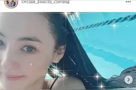 41岁张柏芝罕晒泳装自拍，素颜皮肤紧致白皙、臂膀肌肉线条流畅图片