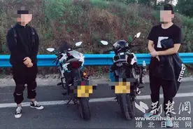 摩托车闯卡高速 襄阳高警及时处置图片