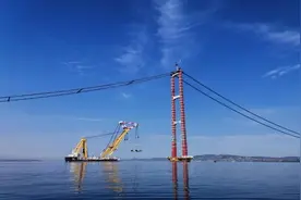 川企参建！世界第一跨悬索桥开启钢箱梁安装图片