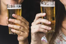 夏天与比赛来了！啤酒股3个月涨38%，掉队的燕京5亿广告费打水漂图片