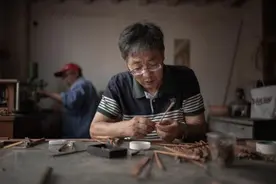 70岁上海爷爷：做完这100艘“红船”，我要去环游世界图片