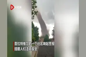 美国科罗拉多州遭遇极端天气 居民近距离拍巨大龙卷风图片