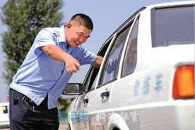 “驾考新规”济南落地执行月余 部分驾校涉嫌拖延学员约考图片