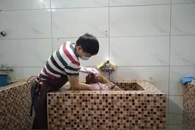 他憨憨的，从不着急去做什么图片