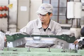 勤于钻研的工匠——记云南省第二十三届劳动模范高春建图片