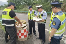 四川高速交警五支队十四大队开展道路交通安全隐患大排查大整治图片