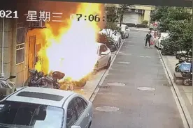 网友说杭州“裤衩哥”比穿任何战袍都帅！小哥：当初没参加高考很遗憾，未来想开家小店图片