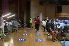 上海今起暂停接种新冠疫苗第一针？官方回应来了视频封面