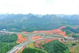 贺巴高速巴马段计划7月1日前完成通车图片