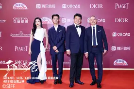 《了不起的老爸》出席上影节开幕式，王砚辉张宥浩龚蓓苾亮相红毯图片