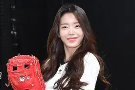 「MD PHOTO」 韩国偶像组合OUTLET成员朴成妍参加职业棒球比赛开球活动图片