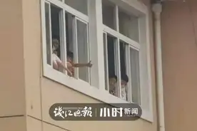 “警察叔叔，我们爱你哦，么么哒！”台州这一幕喊楼太暖心了图片