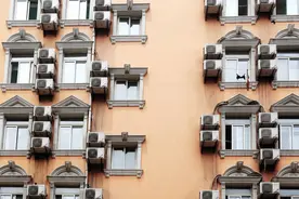 装空调高空作业人命关天，“有安全绳无安全支点”亟待解决图片