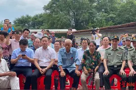 航天员汤洪波“首飞”出圈：老家人盼凯旋，父母思儿却不忍打扰图片