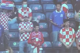 申花球迷乱入欧洲杯观众席？当事人澄清：我是大连队球迷图片