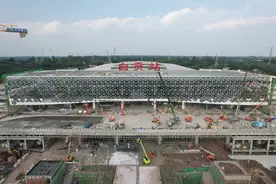 探站绵泸高铁｜盐、彩灯、恐龙……自贡元素这样融入高铁站图片