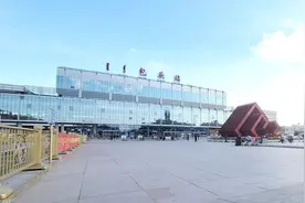 内蒙古这个城市有东西南北中5个火车站图片