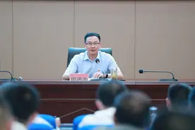 “抗疫满分县”英山县长田洪光调任黄冈职业技术学院党委书记图片