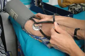 父亲节快乐 | 爸爸不是永远无所不能，一篇了解我们如何关爱他图片