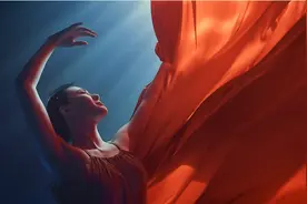 水下舞蹈《红》又出圈！舞者张娅姝：只要愿意跳，哪里都是舞台图片