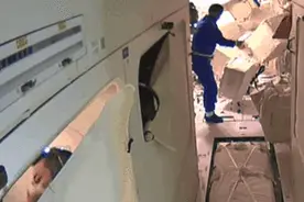 航天员进驻空间站满一周 太空生活大揭秘：洗脸用免洗湿巾 牙膏用后可咽下