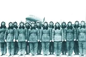 新中国女飞行员诞生记图片