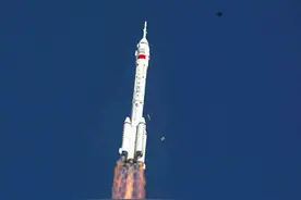 中国载人航天史回顾｜神舟五号：首次载人飞行成功 中国实现千年飞天梦图片