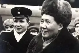 党史百问百答㊺丨新中国成立后为什么要实行“一边倒”的外交方针?图片