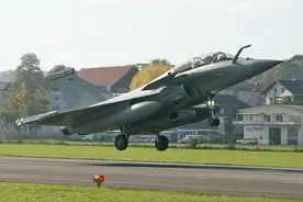 法军“阵风”战机39小时飞抵1.7万公里外基地，自称欧洲唯一能做到图片