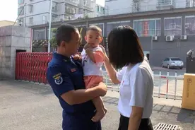 为益阳消防员送奶茶的女孩倒追“蓝朋友”，生日时表白一年后嫁了图片