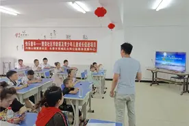 兴隆山镇繁荣社区开展放学“趣”手工——橡皮筋动力飞机模型制作活动图片