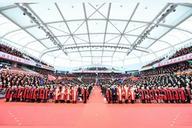 上海交大举行毕业典礼，校长寄语：坚定信仰再出发图片