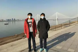 武汉双胞胎兄弟高考圆梦，哥哥物理满分，还是弟弟的“小老师”图片