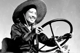 还记得1元人民币上开拖拉机的姑娘吗？原型是济宁人图片