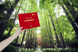 松江6所高校录取通知书来了！你最心仪哪个设计？图片