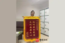 乘客丢失两万元“巨款”公交人竭尽全力帮忙寻回图片