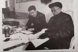 以纪实文学书写英雄故事 川籍军旅作家致敬“七一勋章”获得者柴云振图片