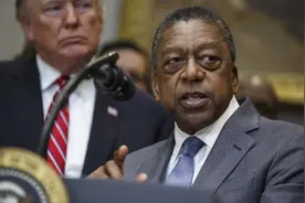 别光说不练！美国第一位黑人亿万富翁推动政府向黑人支付赔偿款图片