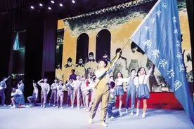 汲取艰苦奋斗的精神力量丨人民时评图片