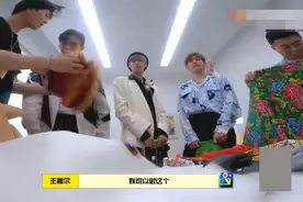 王嘉尔综艺中被当马骑 网友吐槽：太不尊重人图片