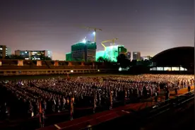 清华热血不眠夜，三千学子徒步20公里完成军训拉练任务视频封面