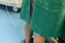 “医生裤子掉了仍坚持做手术”引热议！当事医生：天塌了也要保证患者安全图片