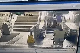 地铁口，杭州妈妈推婴儿车上电梯突然下滑！接下来的3秒钟令人热血沸腾图片