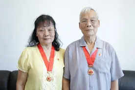 光荣在党50年｜党龄相加106年！莞城党员夫妻讲述入党初心图片