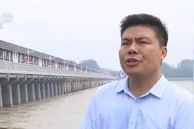 63孔闸全部开启！洪泽湖三河闸持续大流量泄洪 水位缓慢回落图片