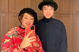 邓超吃饭狂流汗「无力胸闷」！一看冷气「被孙俪调高温」傻眼吐槽图片